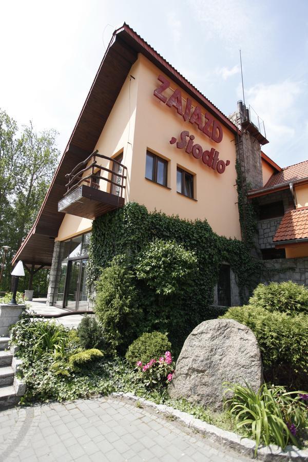 Zajazd Siodlo Hotel&Restauracja Kobyla Góra Exteriör bild